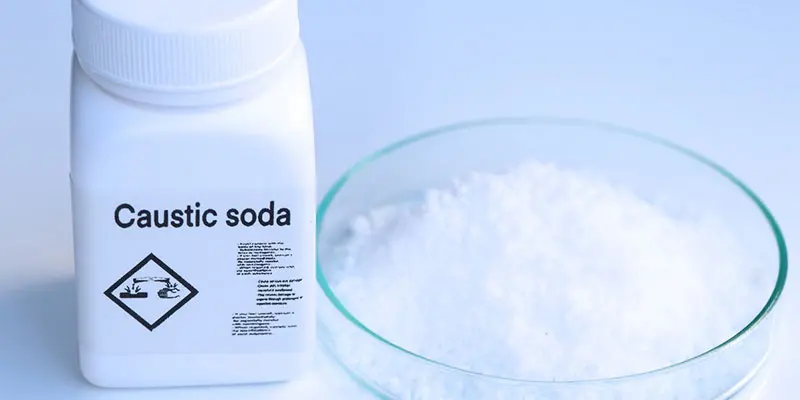 soda hóa cất tẩy sơn trên kim loại